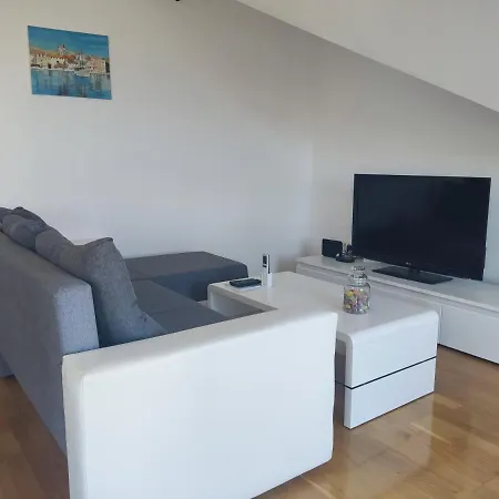 Sunny Attic With Balcony & Modern With Outdoor Area, No Balcony Apartment