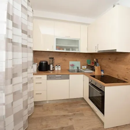 Apartment Sunny Attic With Balcony & Modern With Outdoor Area, No Balcony *
