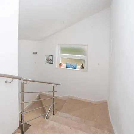 Apartment Sunny Attic With Balcony & Modern With Outdoor Area, No Balcony