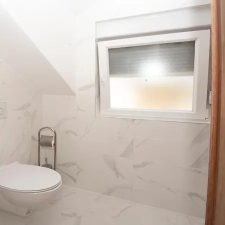 Apartment Sunny Attic With Balcony & Modern With Outdoor Area, No Balcony *