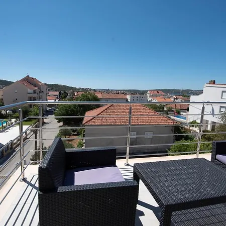Apartment Sunny Attic With Balcony & Modern With Outdoor Area, No Balcony *