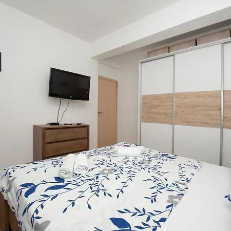 Apartment Sunny Attic With Balcony & Modern With Outdoor Area, No Balcony *