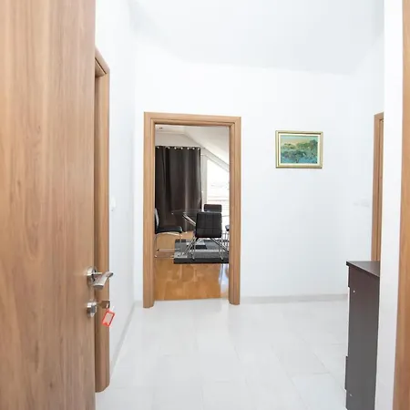 Apartment Sunny Attic With Balcony & Modern With Outdoor Area, No Balcony