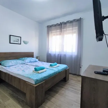 Sunny Attic With Balcony & Modern With Outdoor Area, No Balcony Apartmán *