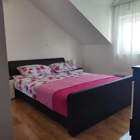 Sunny Attic With Balcony & Modern With Outdoor Area, No Balcony Apartmán *