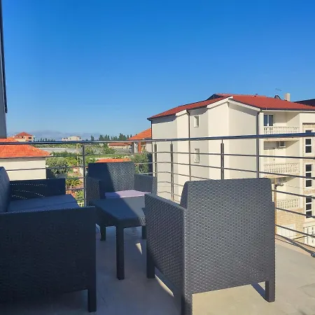 Sunny Attic With Balcony & Modern With Outdoor Area, No Balcony Apartmán Trogir