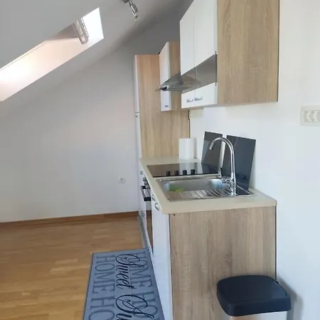Sunny Attic With Balcony & Modern With Outdoor Area, No Balcony Apartmán