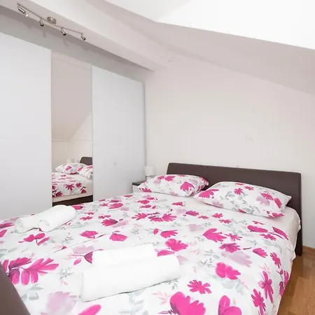 Sunny Attic With Balcony & Modern With Outdoor Area, No Balcony Trogir