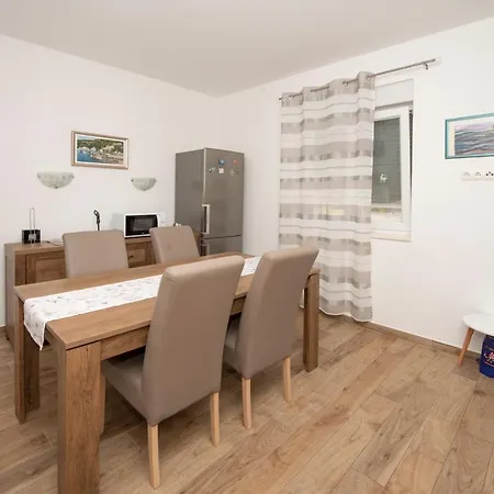 Apartmán Sunny Attic With Balcony & Modern With Outdoor Area, No Balcony