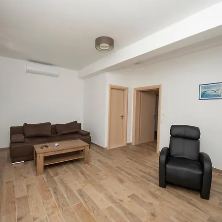 Sunny Attic With Balcony & Modern With Outdoor Area, No Balcony Apartmán Trogir