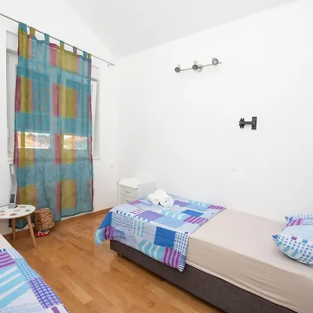 Apartmán Sunny Attic With Balcony & Modern With Outdoor Area, No Balcony