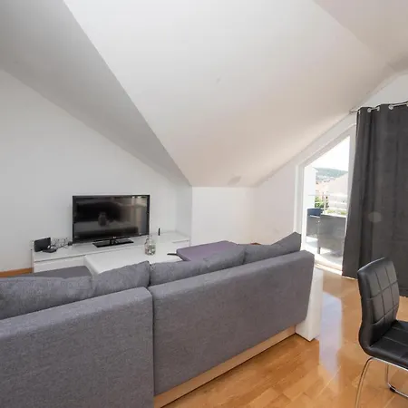 Sunny Attic With Balcony & Modern With Outdoor Area, No Balcony Apartmán Trogir