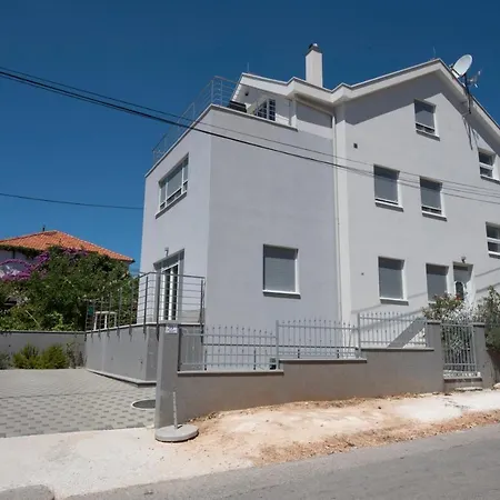 Apartmán Sunny Attic With Balcony & Modern With Outdoor Area, No Balcony *