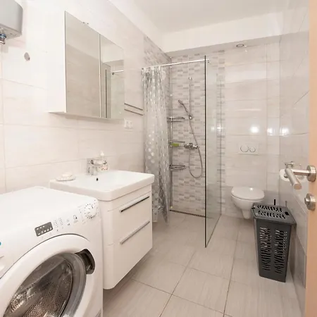 Apartmán Sunny Attic With Balcony & Modern With Outdoor Area, No Balcony