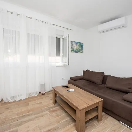 Apartmán Sunny Attic With Balcony & Modern With Outdoor Area, No Balcony