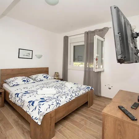 Sunny Attic With Balcony & Modern With Outdoor Area, No Balcony Apartmán *